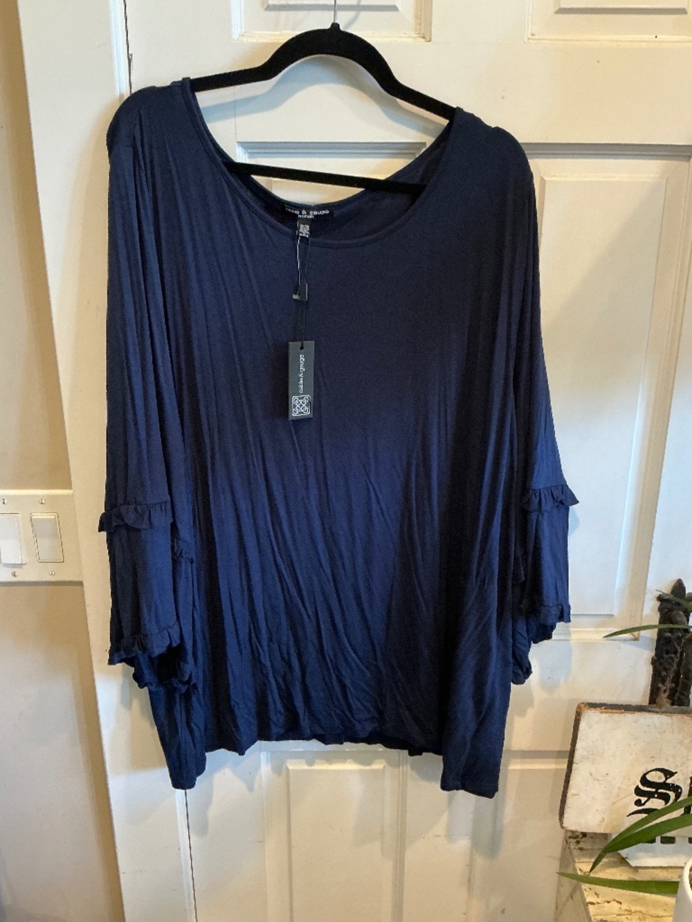 Cable and Gauge pullover top in royal blue! Brand new with tags! Plus size 3x!